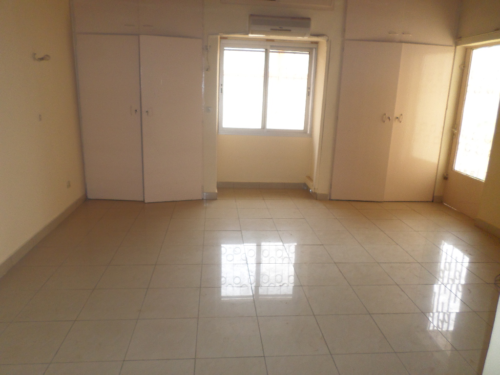 Office to rent at Yaoundé, Bastos, Bastos - 700 m2 - 1 000 000 FCFA