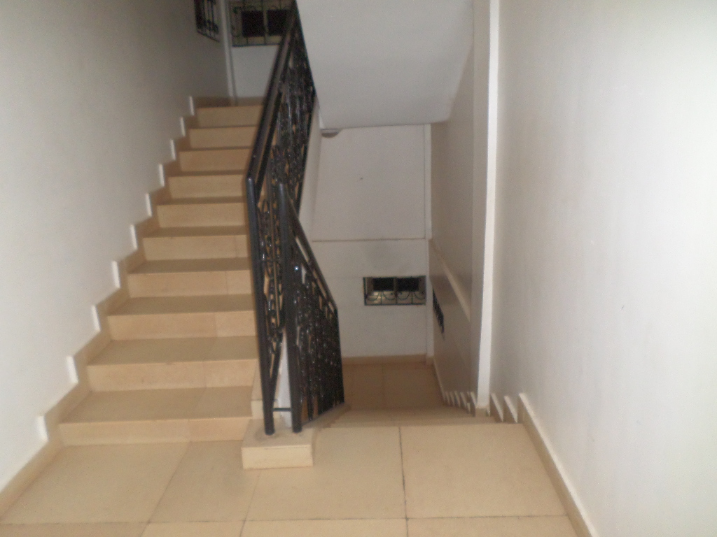 Appartement à louer - Yaoundé, Bastos, Bastos - 1 salon(s), 2 chambre(s), 3 salle(s) de bains - 550 000 FCFA / mois