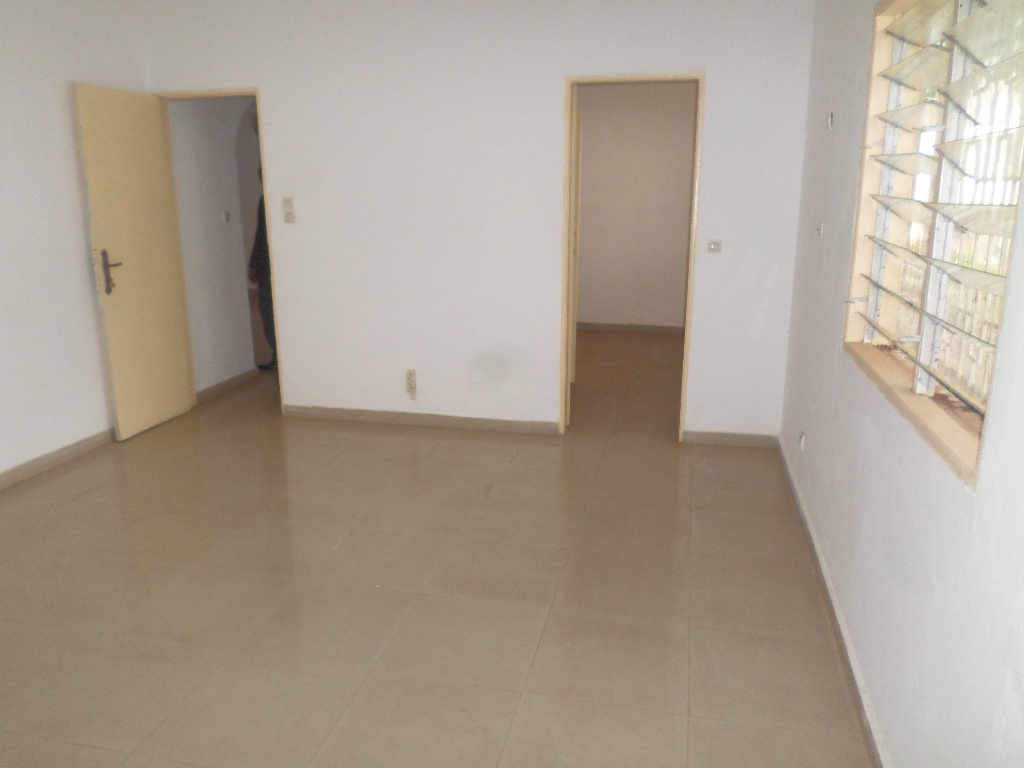 Office to rent at Yaoundé, Bastos, Bastos - 700 m2 - 1 000 000 FCFA
