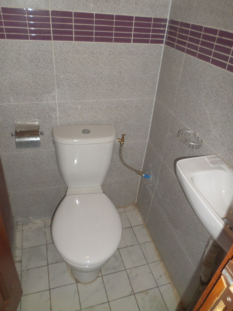 Appartement à louer - Yaoundé, Bastos, Bastos - 1 salon(s), 2 chambre(s), 3 salle(s) de bains - 700 000 FCFA / mois