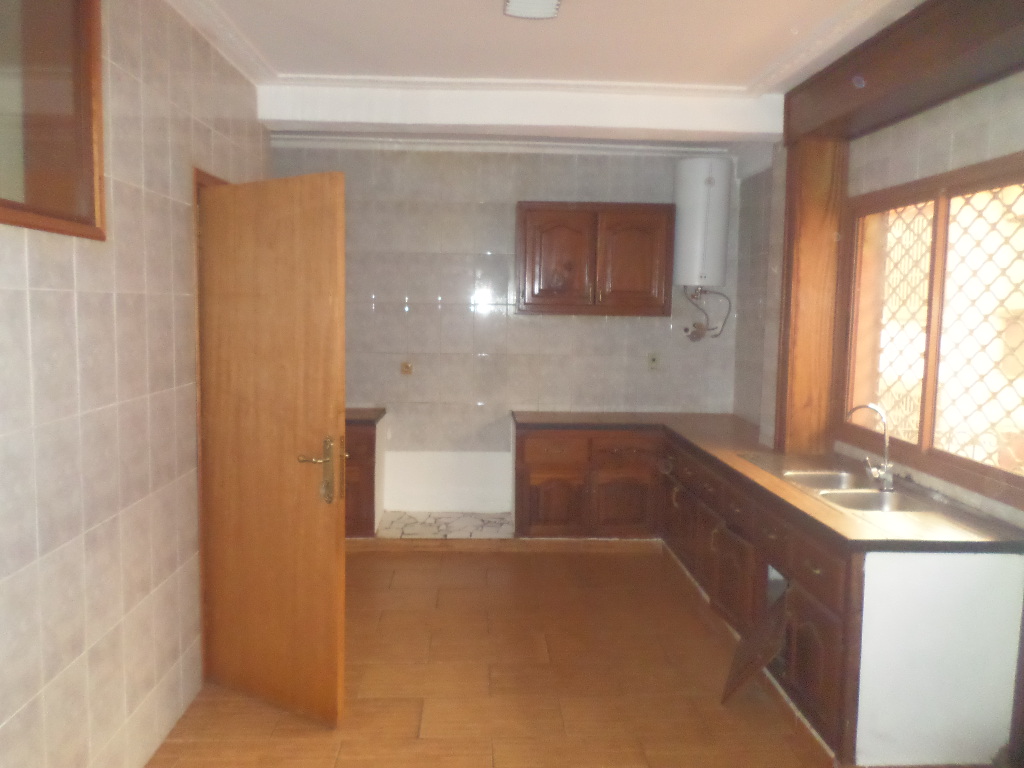 Office to rent at Yaoundé, Bastos, Bastos - 300 m2 - 1 500 000 FCFA