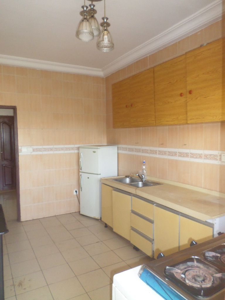 Apartment to rent - Yaoundé, Bastos, Bastos - 1 living room(s), 3 bedroom(s), 3 bathroom(s) - 500 000 FCFA / month