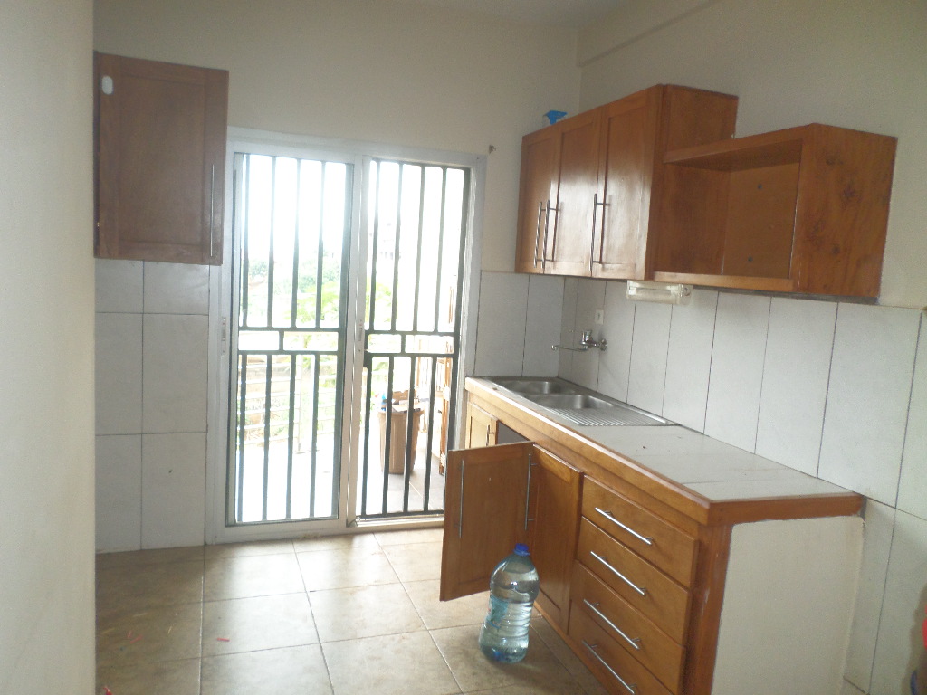 Apartment to rent - Yaoundé, Bastos, Bastos - 1 living room(s), 2 bedroom(s), 3 bathroom(s) - 350 000 FCFA / month