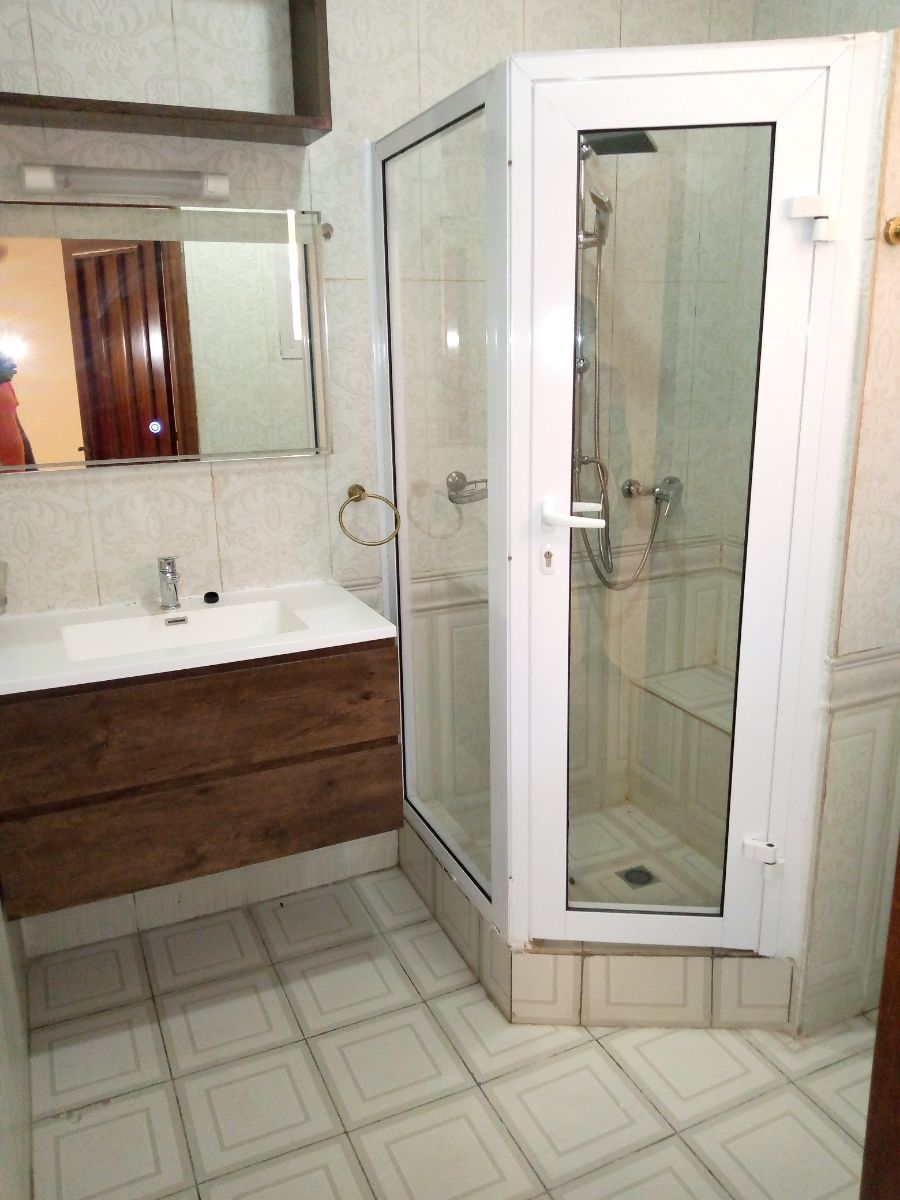 Apartment to rent - Yaoundé, Mfandena, Mfandena - 1 living room(s), 3 bedroom(s), 3 bathroom(s) - 500 000 FCFA / month