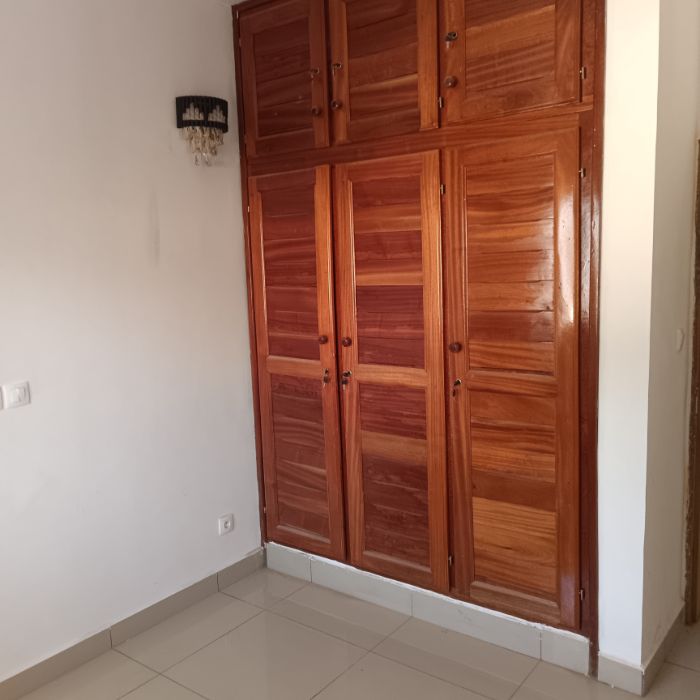 Office to rent at Yaoundé, Bastos, Bastos - 50 m2 - 2 500 000 FCFA