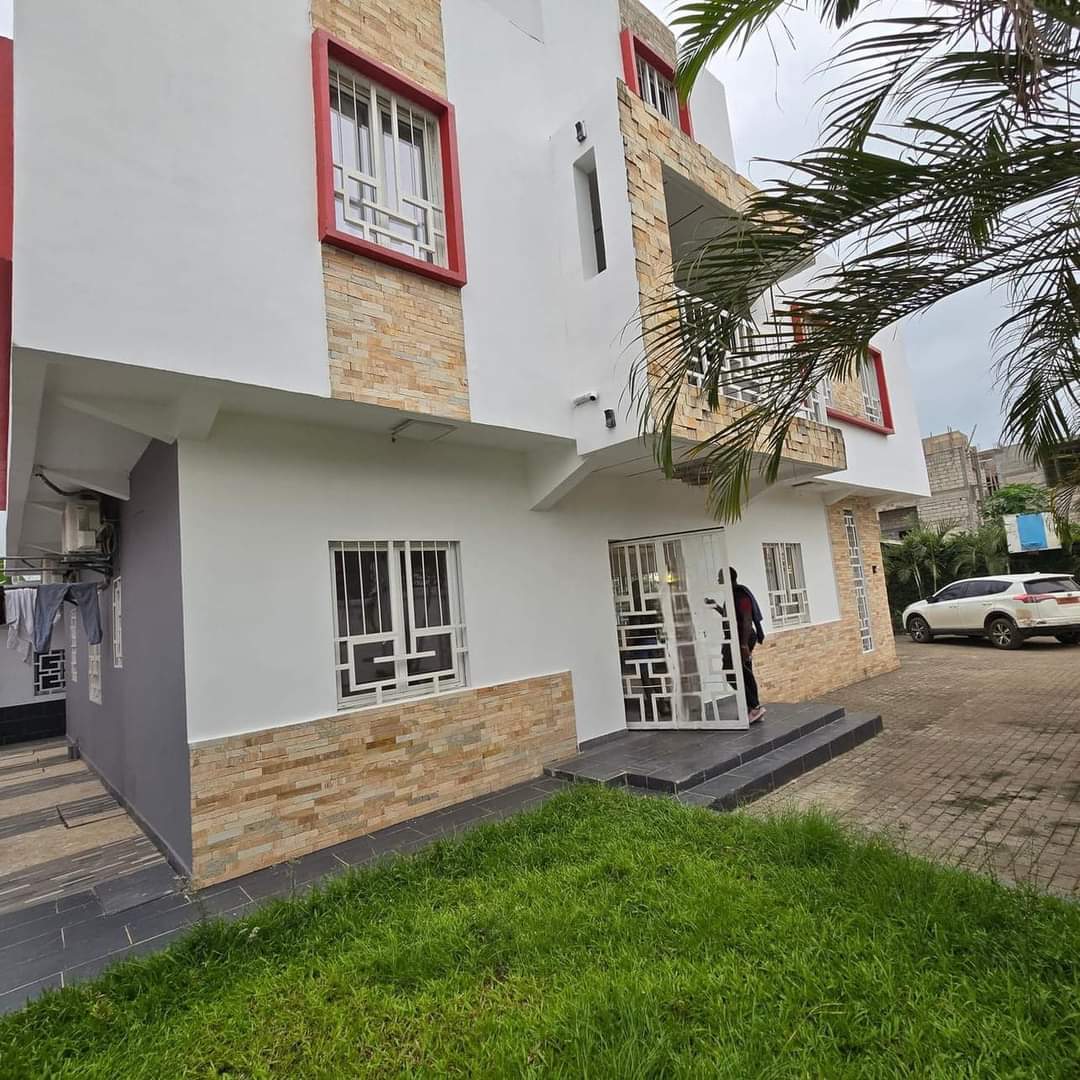 Maison (Duplex) à vendre à Douala, Bonaberi 5 chambres 100 000 000 FCFA