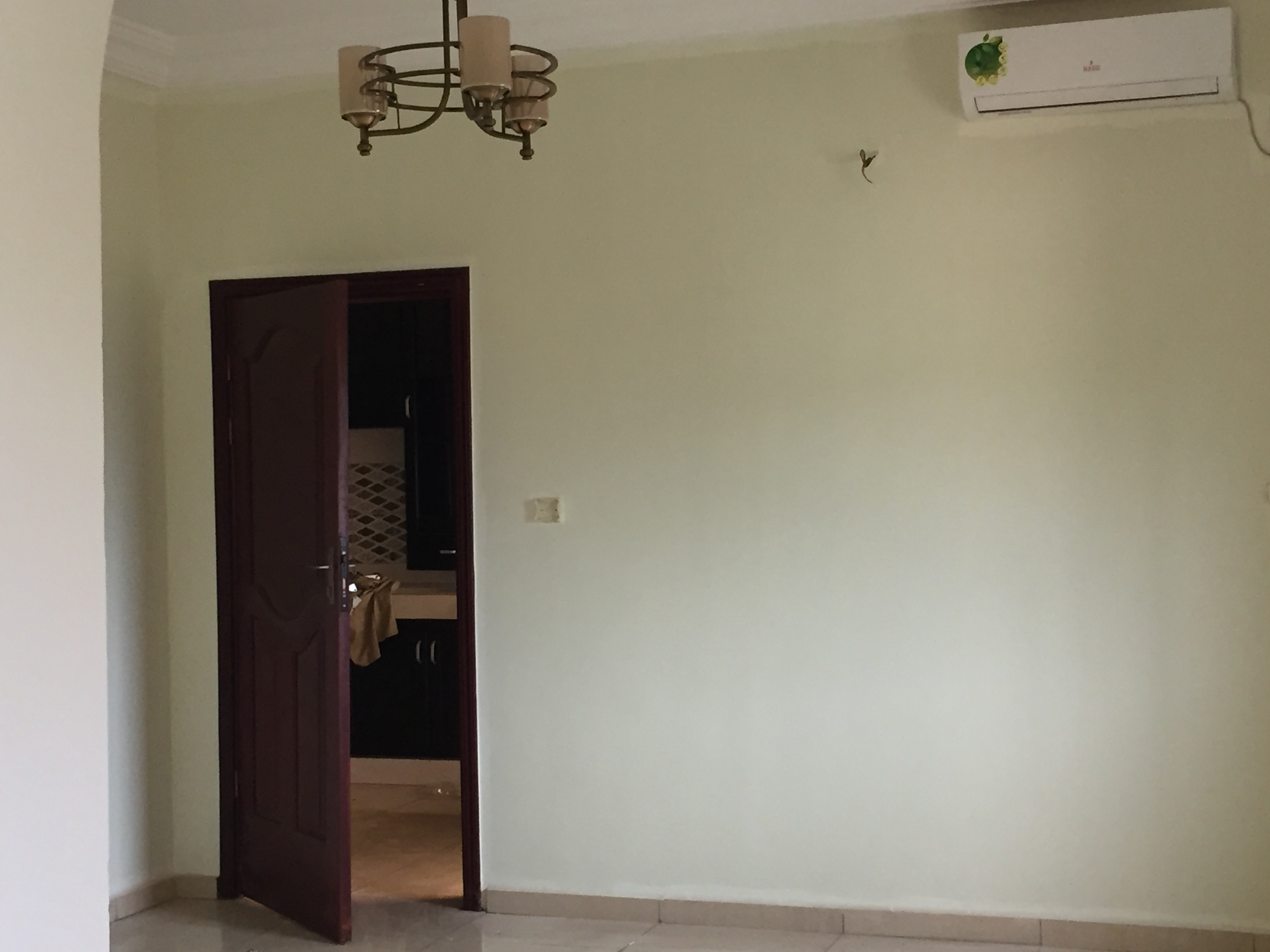Apartment to rent - Yaoundé, Bastos, Golf - 1 living room(s), 3 bedroom(s), 4 bathroom(s) - 800 000 FCFA / month
