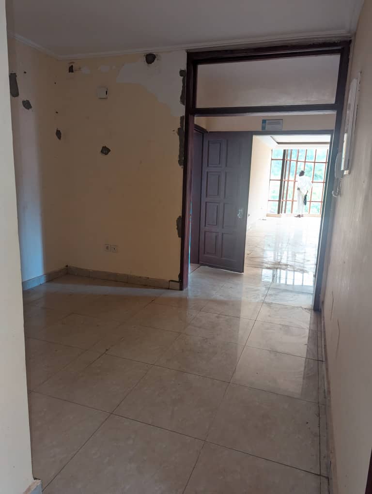 Apartment to rent - Yaoundé, Bastos, Golf - 1 living room(s), 2 bedroom(s), 3 bathroom(s) - 750 000 FCFA / month