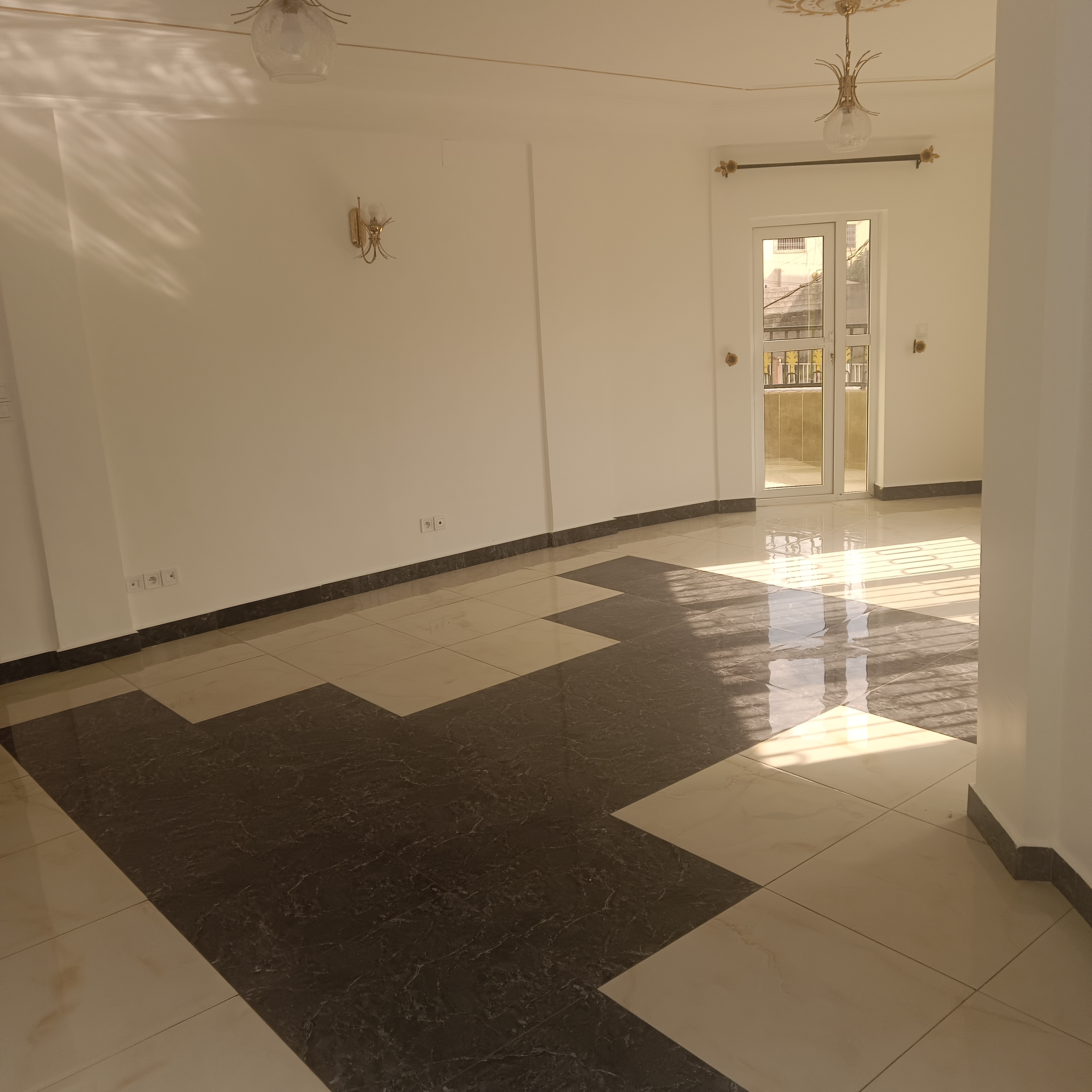Apartment to rent - Yaoundé, Bastos, Bastos - 1 living room(s), 3 bedroom(s), 4 bathroom(s) - 750 000 FCFA / month