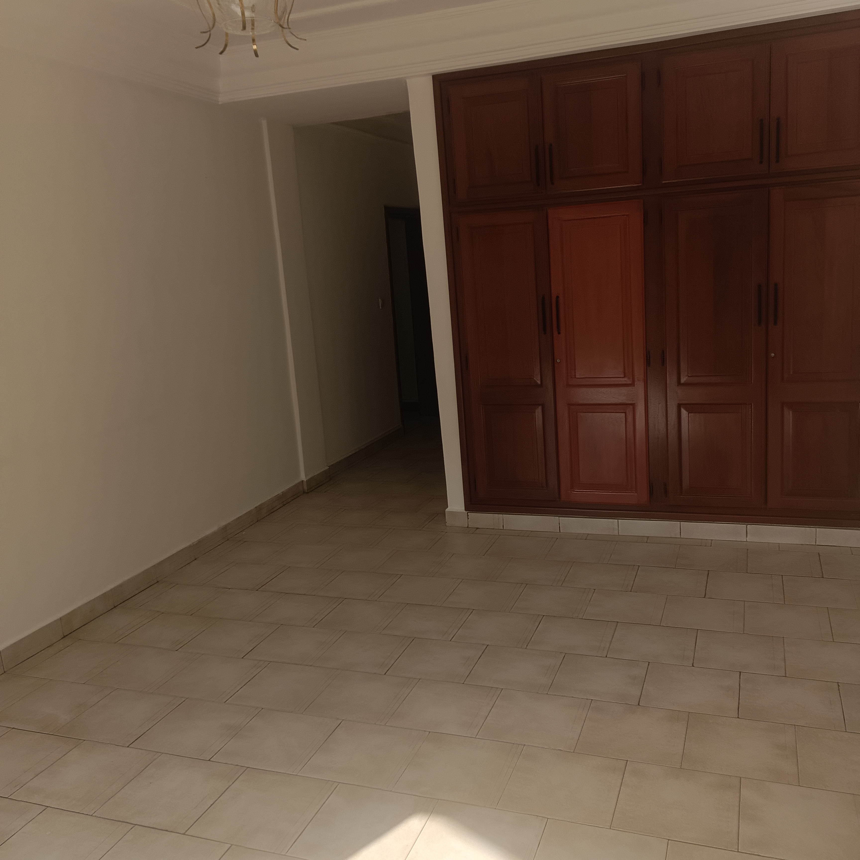 Apartment to rent - Yaoundé, Bastos, Bastos - 1 living room(s), 3 bedroom(s), 4 bathroom(s) - 750 000 FCFA / month