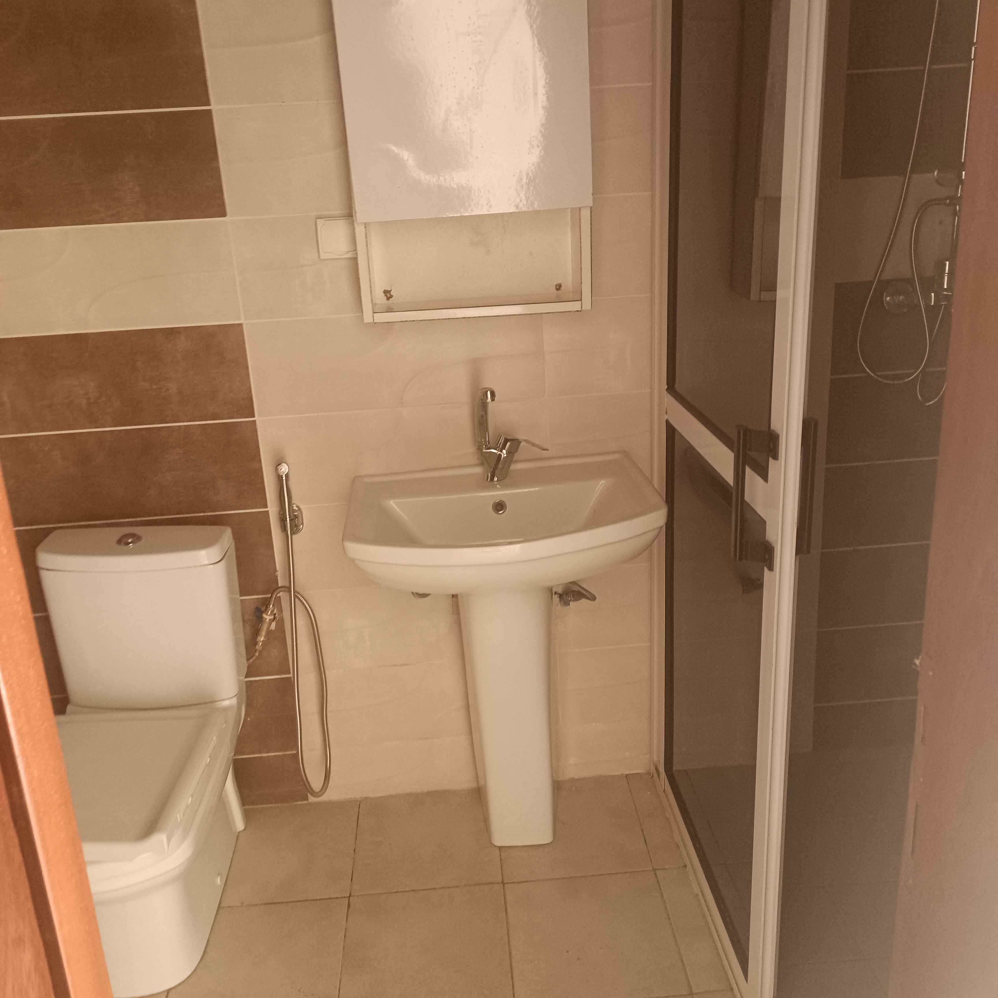 Apartment to rent - Yaoundé, Bastos, Bastos - 1 living room(s), 3 bedroom(s), 4 bathroom(s) - 750 000 FCFA / month