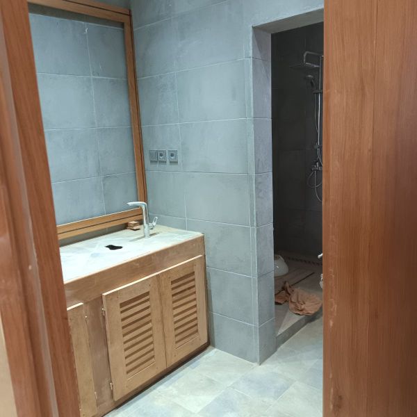 Maison (Duplex) à vendre - Yaoundé, Bastos, Bastos avec piscine - 1 salon(s), 4 chambre(s), 4 salle(s) de bains - 800 000 000 FCFA