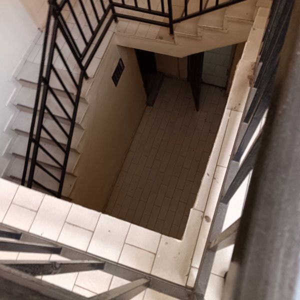 Bureau à louer à Yaoundé, Bastos, Bastos - 900 m2 - 5 000 000 FCFA