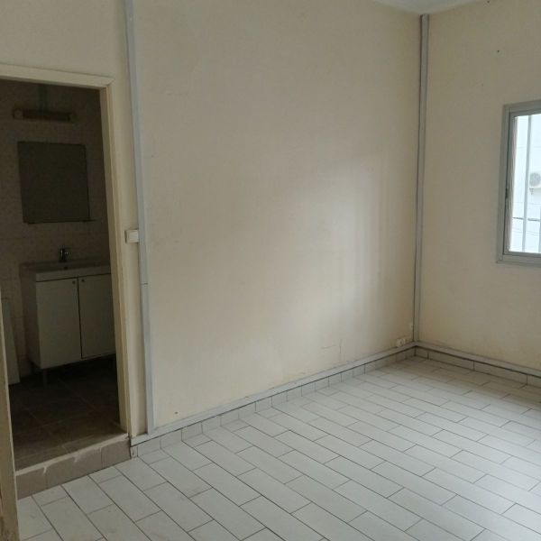 Bureau à louer à Yaoundé, Bastos, Bastos - 900 m2 - 5 000 000 FCFA