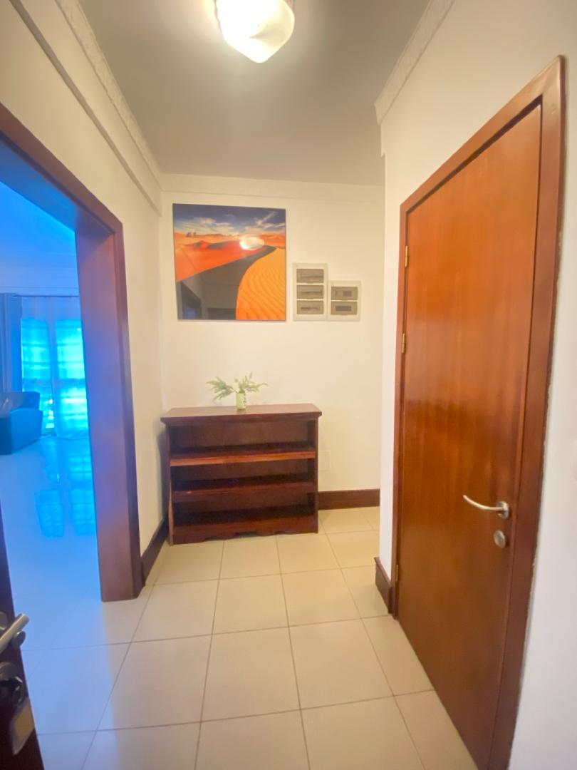 Appartement à louer - Yaoundé, Bastos, Bastos - 1 salon(s), 2 chambre(s), 3 salle(s) de bains - 1 300 000 FCFA / mois
