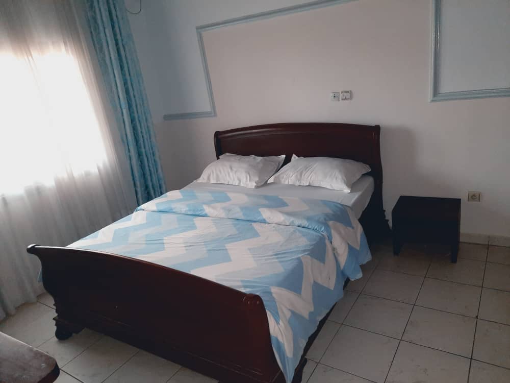 Apartment to rent - Yaoundé, Bastos, Bastos - 1 living room(s), 2 bedroom(s), 3 bathroom(s) - 1 100 000 FCFA / month