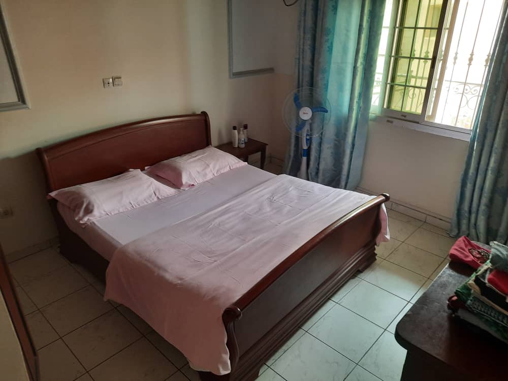 Apartment to rent - Yaoundé, Bastos, Bastos - 1 living room(s), 2 bedroom(s), 3 bathroom(s) - 1 100 000 FCFA / month