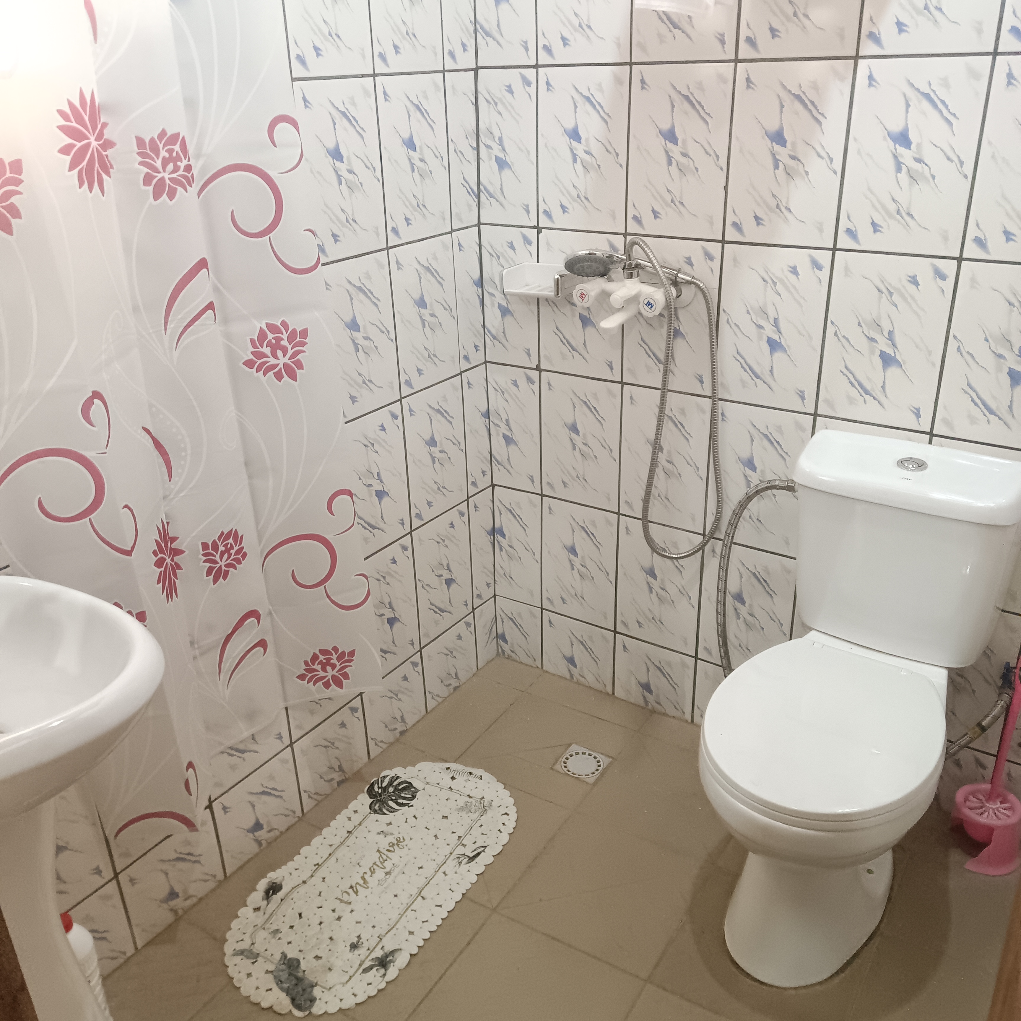 Apartment to rent - Yaoundé, Bastos, Bastos - 1 living room(s), 3 bedroom(s), 3 bathroom(s) - 800 000 FCFA / month