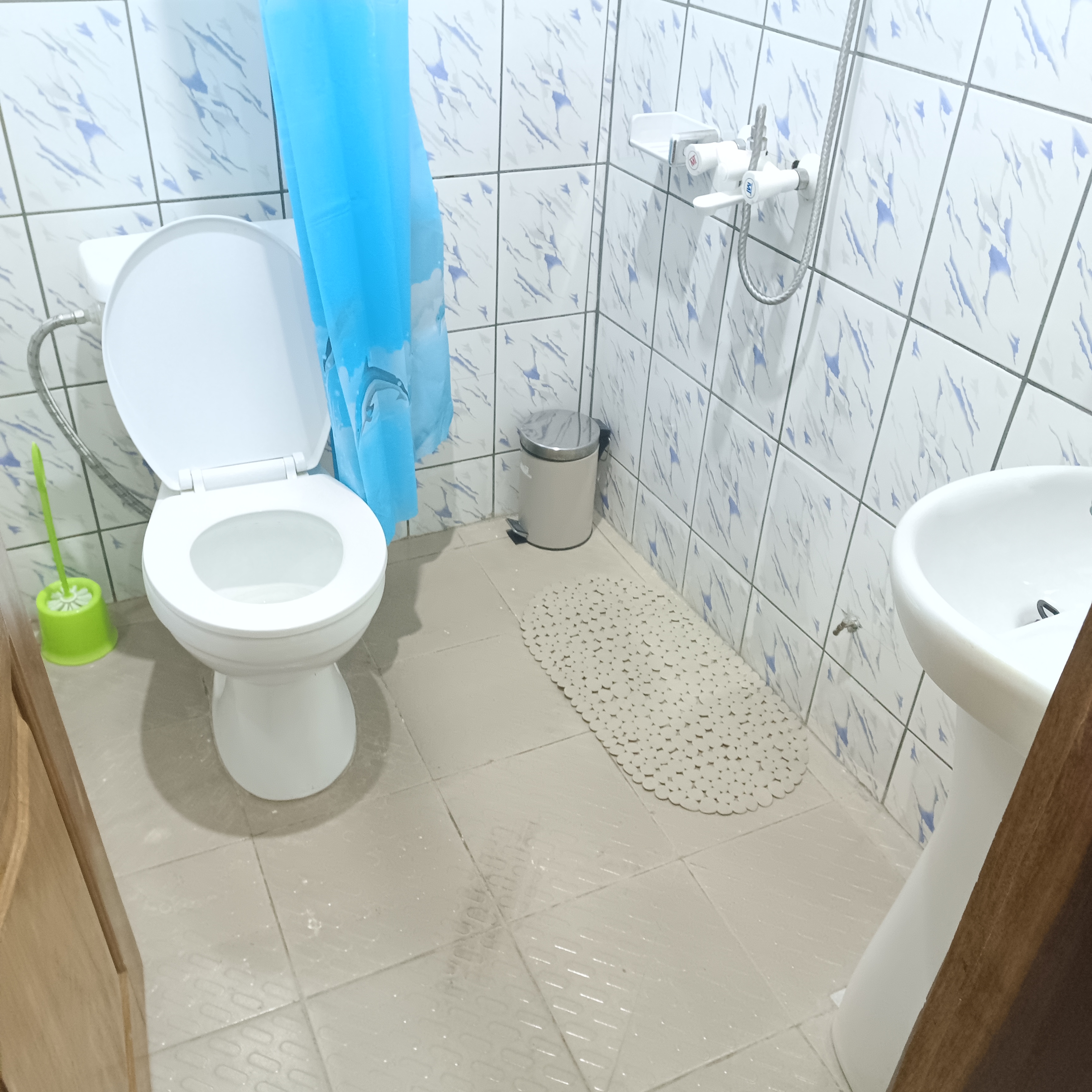 Apartment to rent - Yaoundé, Bastos, Bastos - 1 living room(s), 3 bedroom(s), 3 bathroom(s) - 800 000 FCFA / month