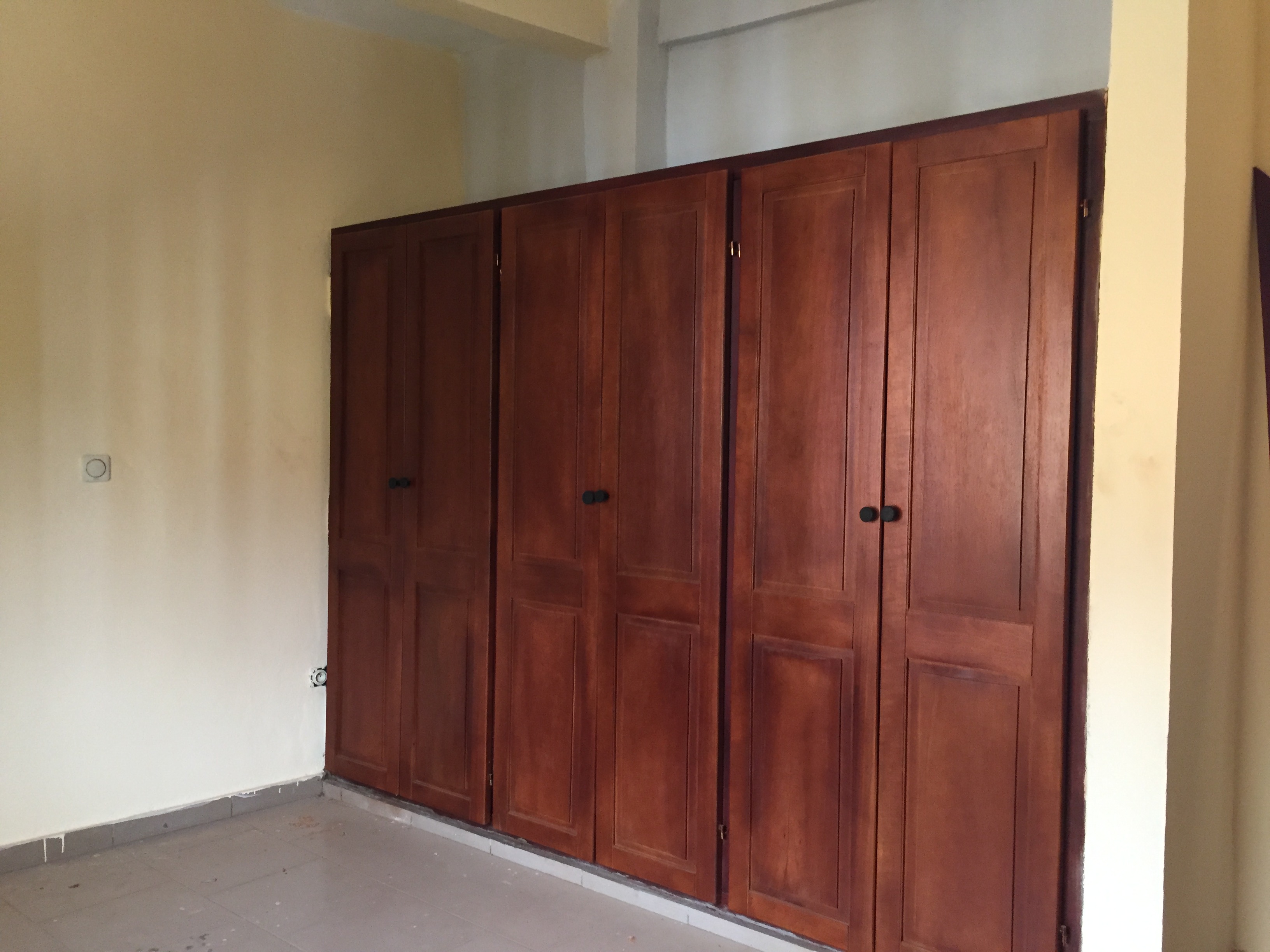Apartment to rent - Yaoundé, Bastos, Bastos - 1 living room(s), 2 bedroom(s), 2 bathroom(s) - 350 000 FCFA / month