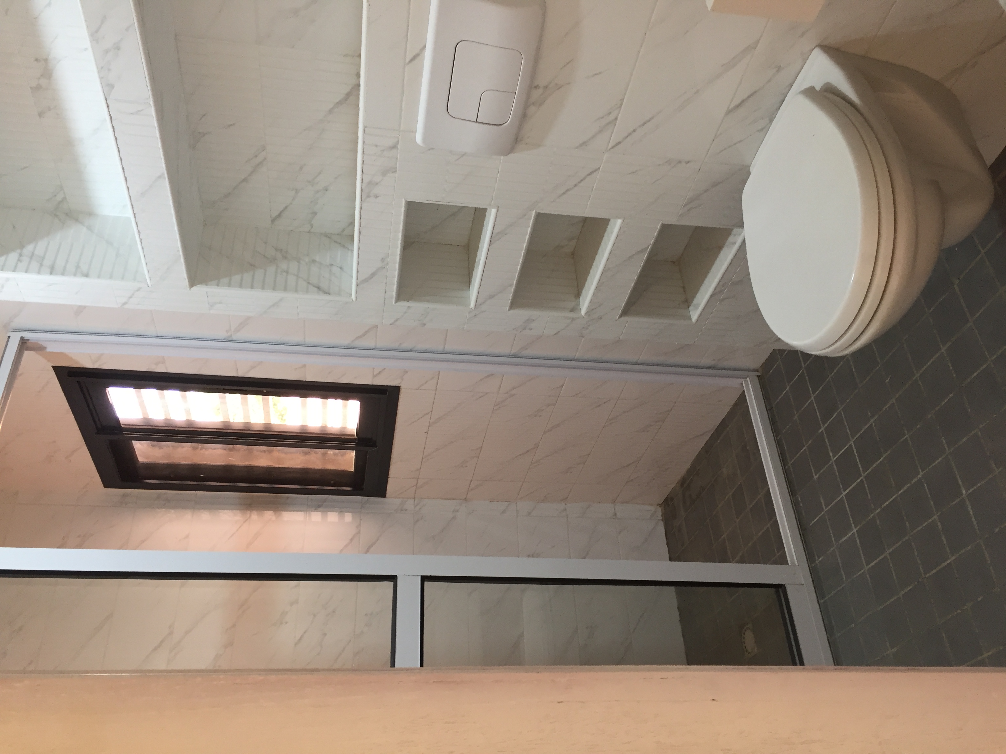 Maison (Duplex) à vendre - Yaoundé, Olembe, Olembe - 1 salon(s), 4 chambre(s), 3 salle(s) de bains - 100 000 000 FCFA