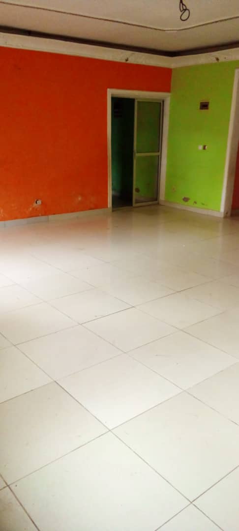 Maison (Villa) à louer - Douala, PK 11, Jardin Paradisiaque - 2 salon(s), 3 chambre(s), 4 salle(s) de bains - 250 000 FCFA / mois
