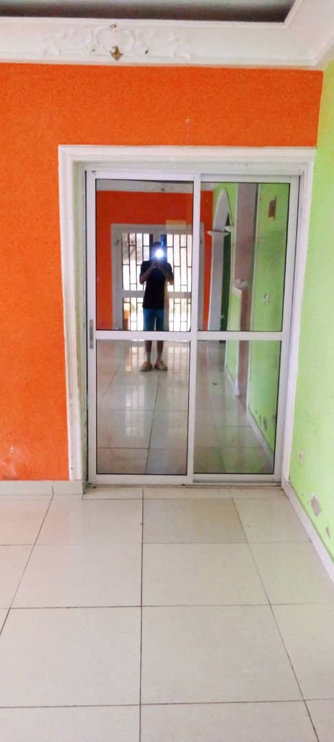 Maison (Villa) à louer - Douala, PK 11, Jardin Paradisiaque - 2 salon(s), 3 chambre(s), 4 salle(s) de bains - 250 000 FCFA / mois