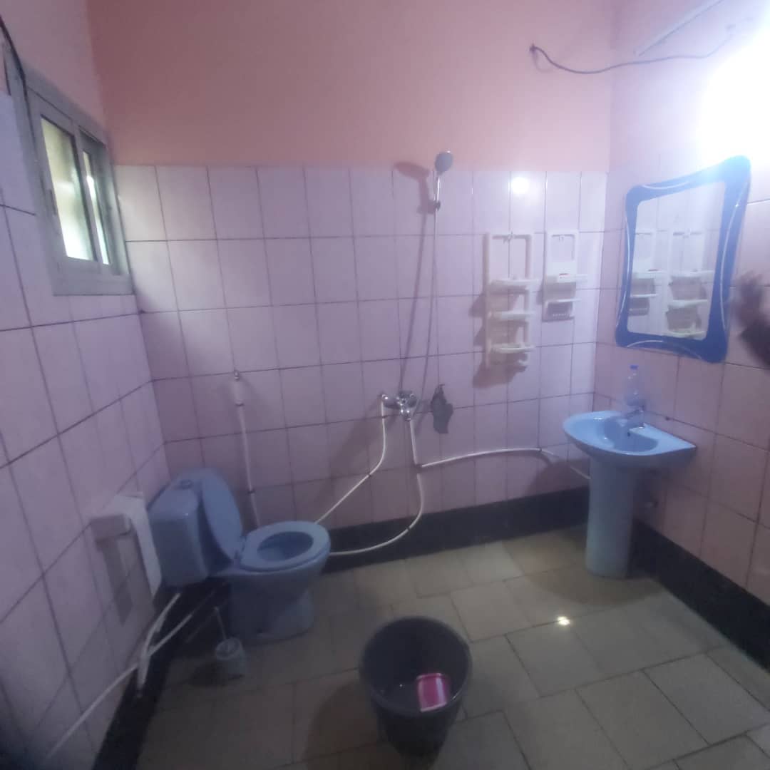 Maison (Villa) à louer - Douala, PK 11, Jardin Paradisiaque - 2 salon(s), 3 chambre(s), 4 salle(s) de bains - 250 000 FCFA / mois
