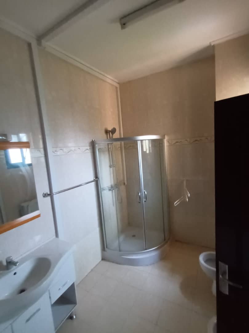 Apartment to rent - Yaoundé, Bastos, Bastos - 1 living room(s), 3 bedroom(s), 3 bathroom(s) - 1 300 000 FCFA / month