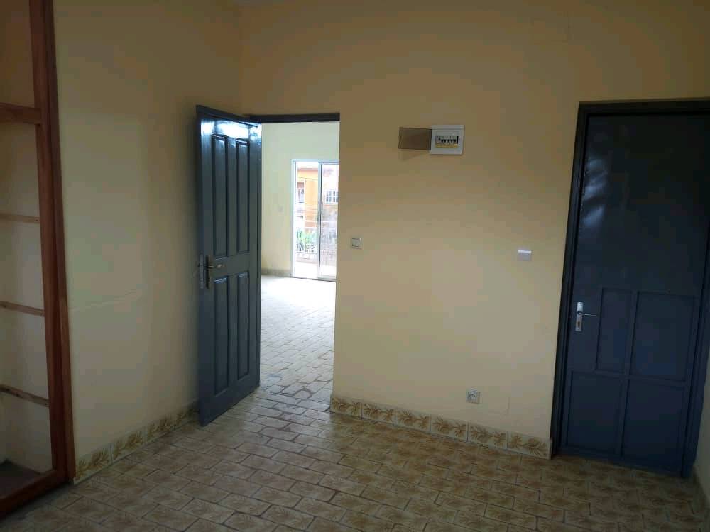 Office to rent at Yaoundé, Tsinga, fecafoot -  m2 - 350 000 FCFA