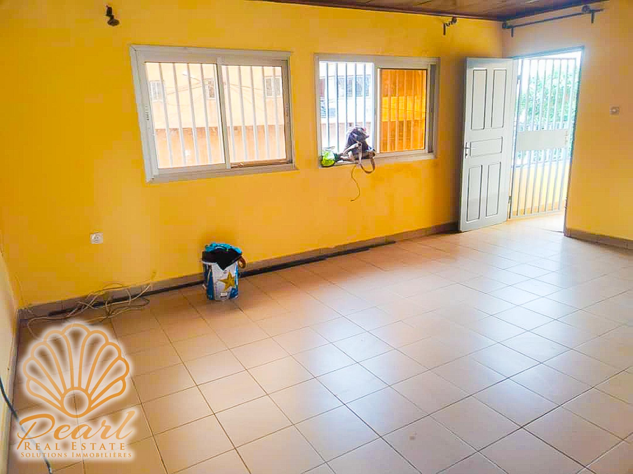 Apartment to rent - Yaoundé, Emombo, Essomba - 1 living room(s), 3 bedroom(s), 2 bathroom(s) - 150 000 FCFA / month