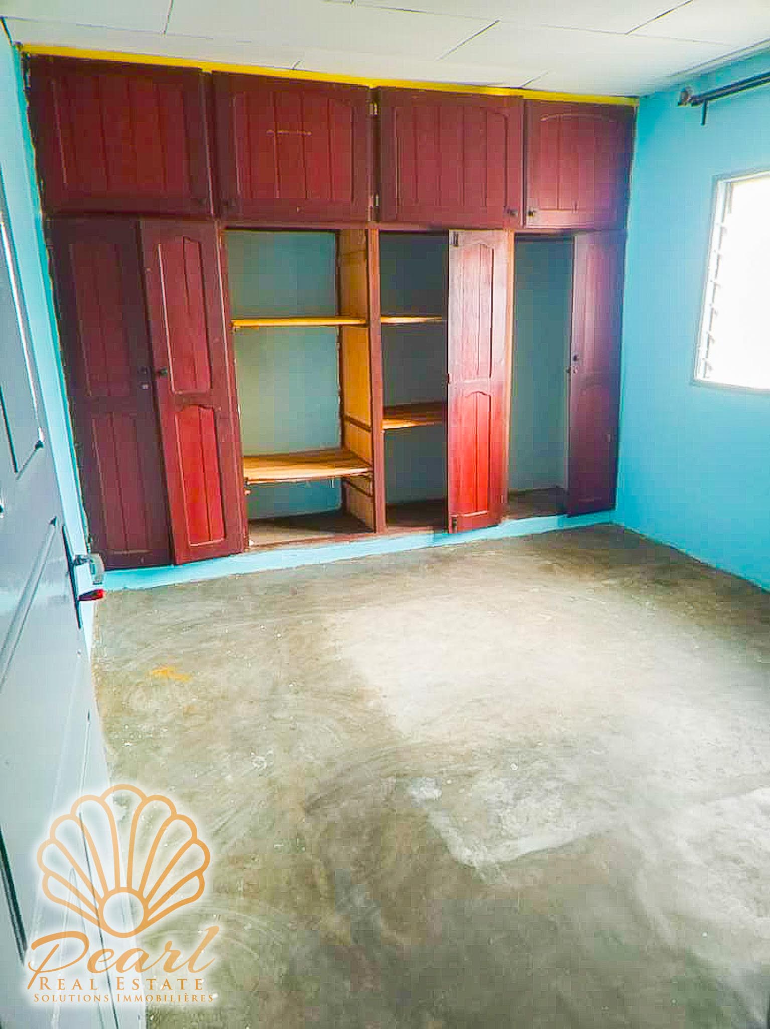 Apartment to rent - Yaoundé, Emombo, Essomba - 1 living room(s), 3 bedroom(s), 2 bathroom(s) - 150 000 FCFA / month