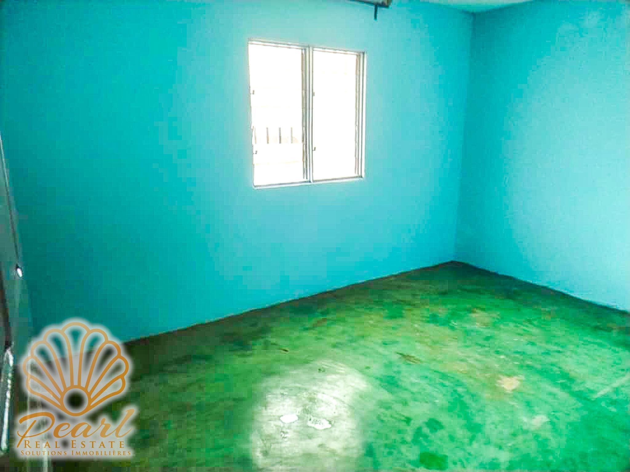 Apartment to rent - Yaoundé, Emombo, Essomba - 1 living room(s), 3 bedroom(s), 2 bathroom(s) - 150 000 FCFA / month