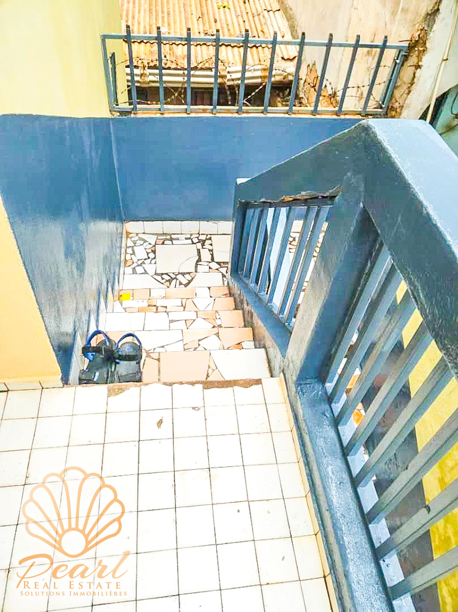 Apartment to rent - Yaoundé, Emombo, Essomba - 1 living room(s), 3 bedroom(s), 2 bathroom(s) - 150 000 FCFA / month