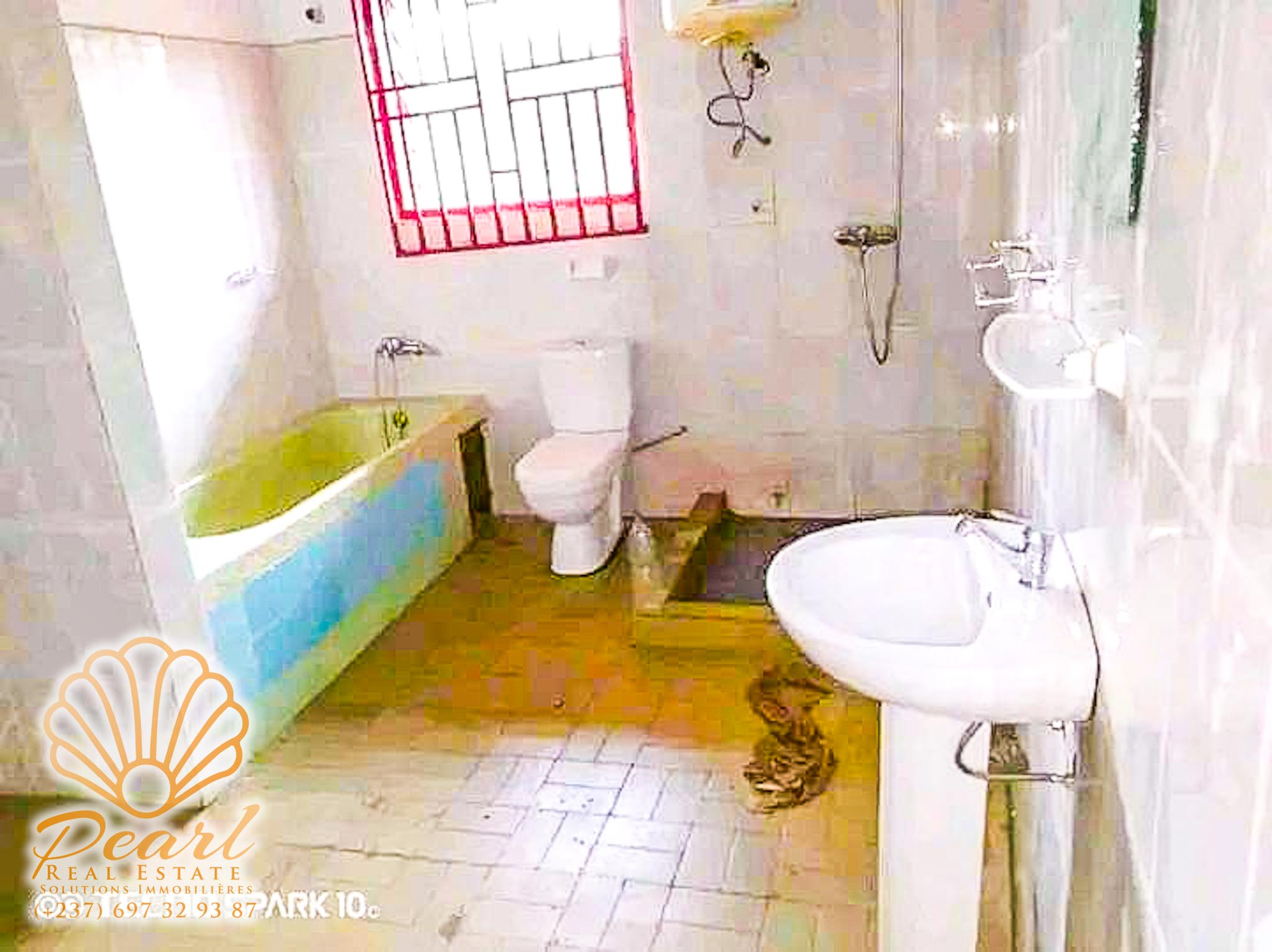 Maison (Villa) à louer - Yaoundé, Ngousso, Omnisports - 1 salon(s), 3 chambre(s), 2 salle(s) de bains - 400 000 FCFA / mois