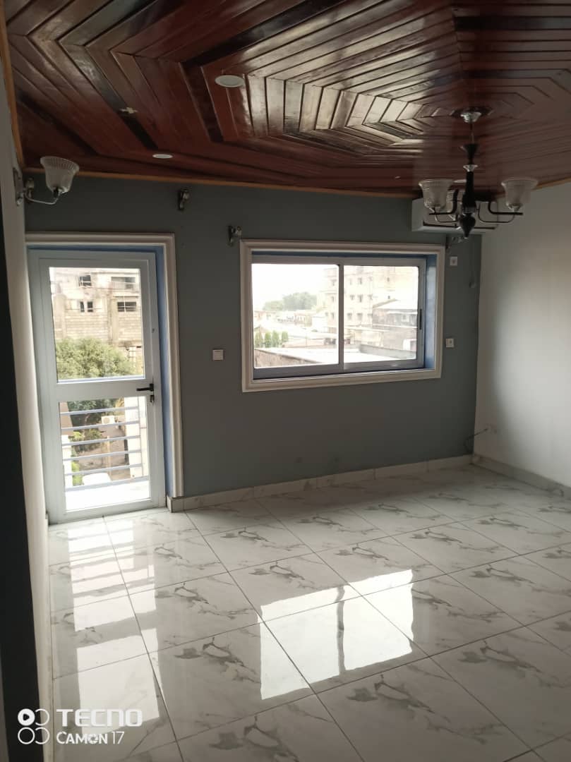 Apartment to rent - Douala, Bonamoussadi, Bonamoussadi - 1 living room(s), 1 bedroom(s), 1 bathroom(s) - 200 000 FCFA / month