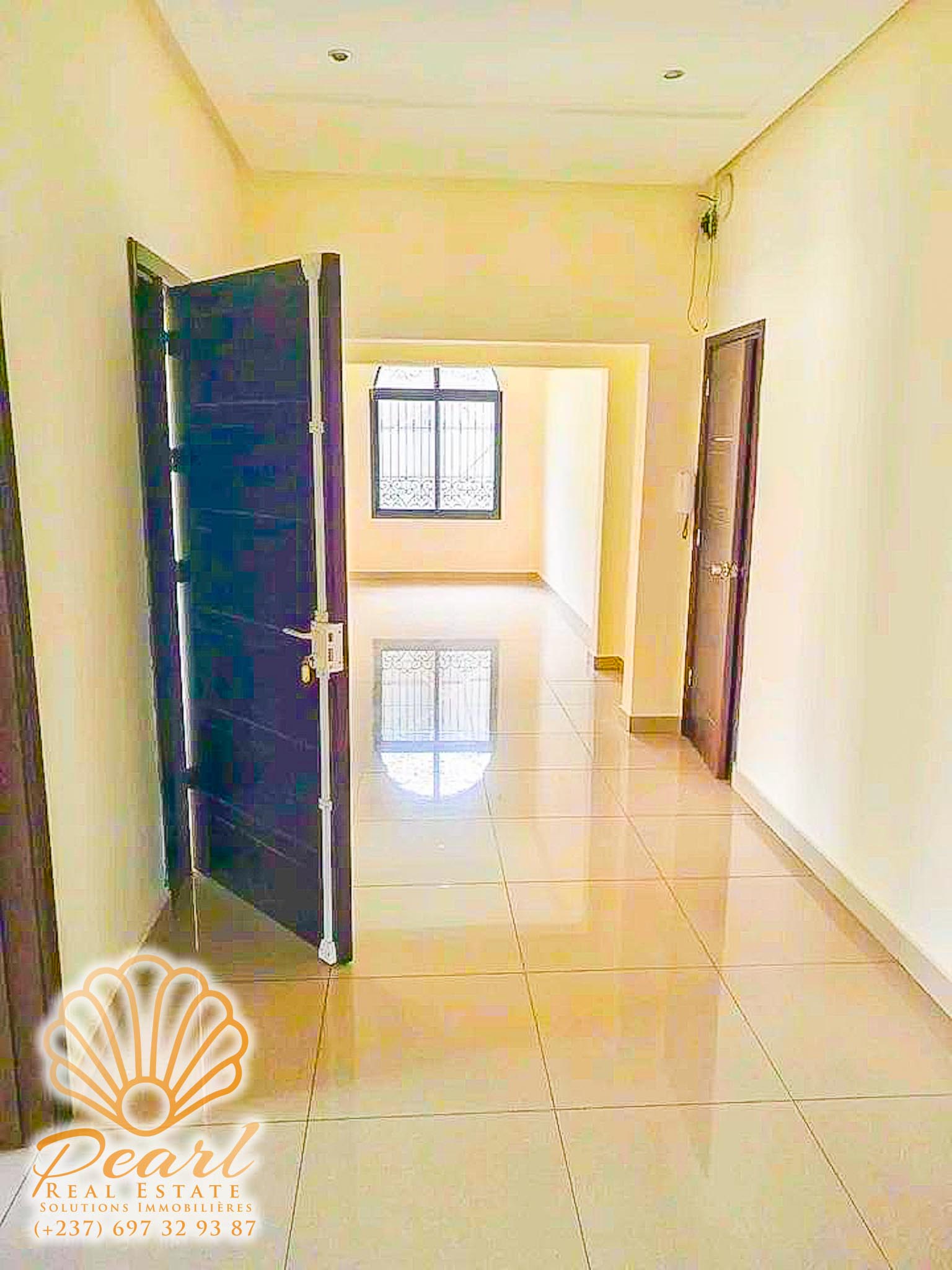 Maison (Duplex) à louer - Yaoundé, Bastos, Golf - 3 salon(s), 4 chambre(s), 4 salle(s) de bains - 3 000 000 FCFA / mois