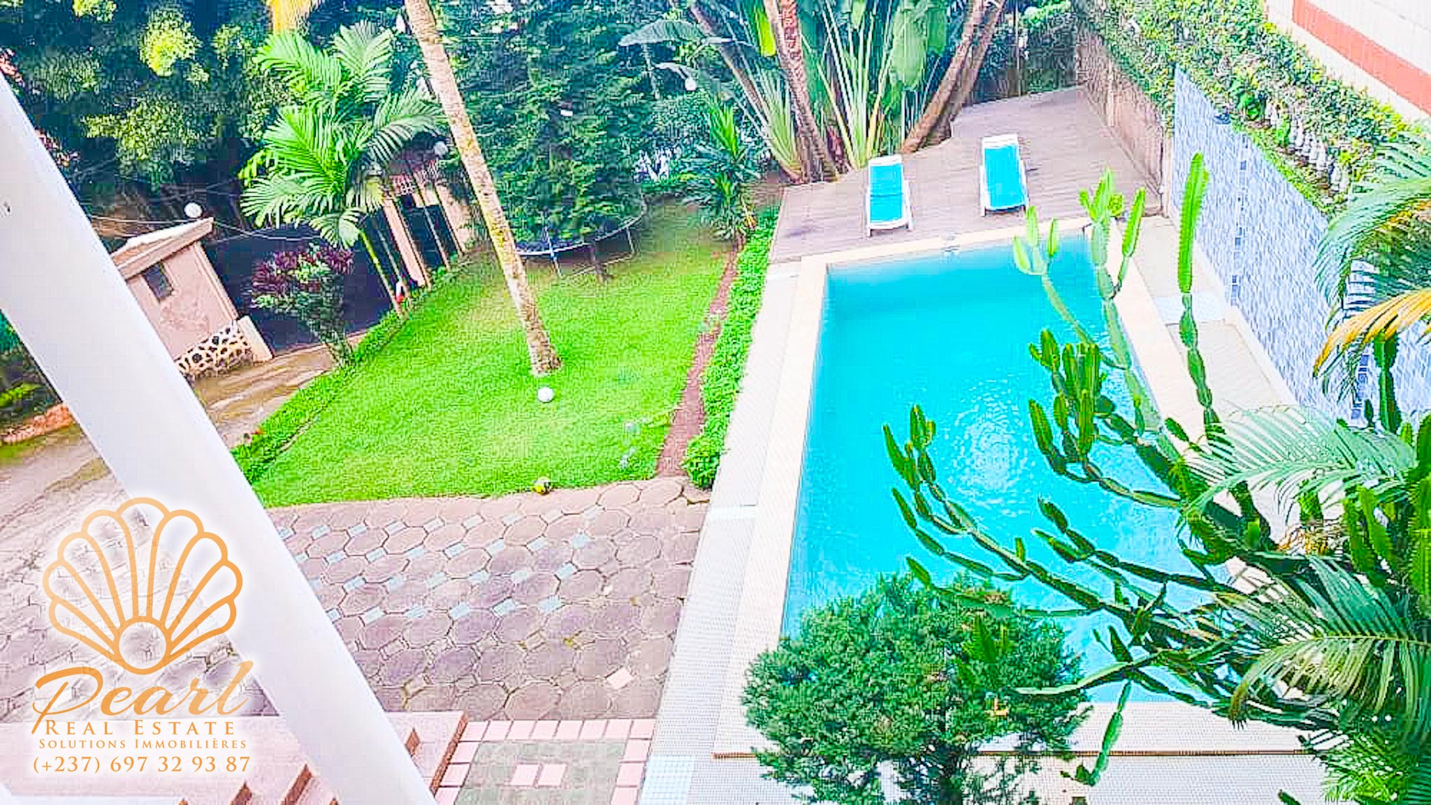 Maison (Duplex) à louer - Yaoundé, Bastos, Ambassade de Chine - 2 salon(s), 4 chambre(s), 5 salle(s) de bains - 2 000 000 FCFA / mois