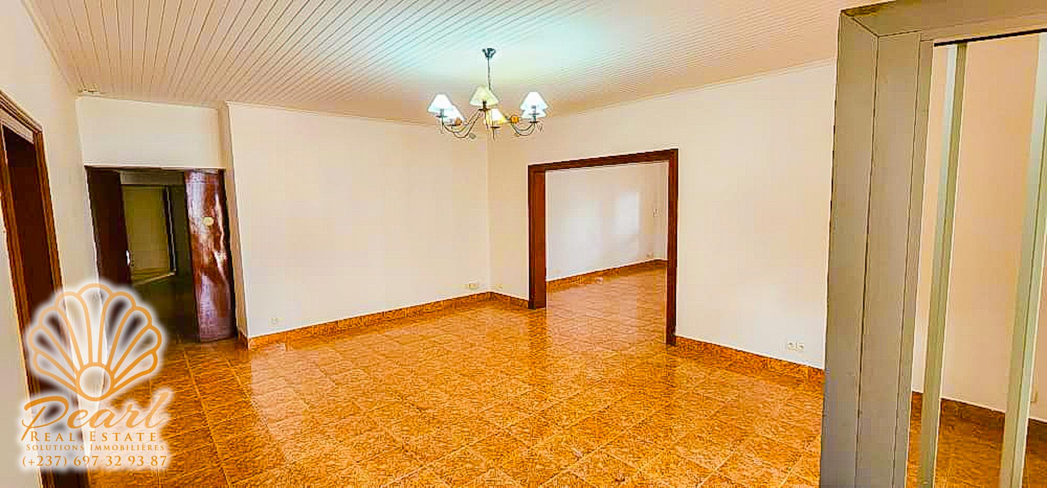 Maison (Villa) à louer - Yaoundé, Bastos, Carrefour Bastos - 1 salon(s), 4 chambre(s), 3 salle(s) de bains - 1 600 000 FCFA / mois