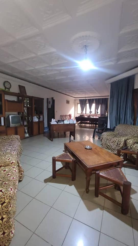 Maison (Duplex) à vendre - Yaoundé, Nsimeyong, shell - 2 salon(s), 8 chambre(s), 6 salle(s) de bains - 250 000 000 FCFA