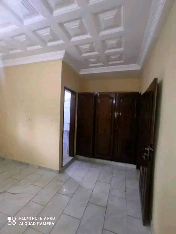 Maison (Villa) à vendre - Yaoundé, Ahala, awae - 2 salon(s), 5 chambre(s), 5 salle(s) de bains - 40 000 000 FCFA