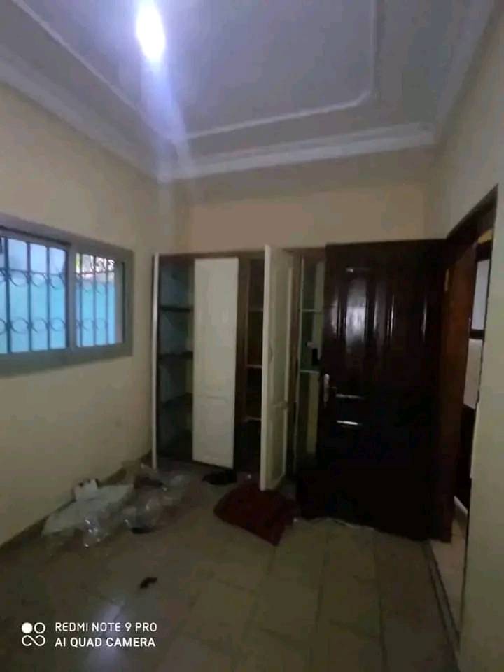 Maison (Villa) à vendre - Yaoundé, Ahala, awae - 2 salon(s), 5 chambre(s), 5 salle(s) de bains - 40 000 000 FCFA