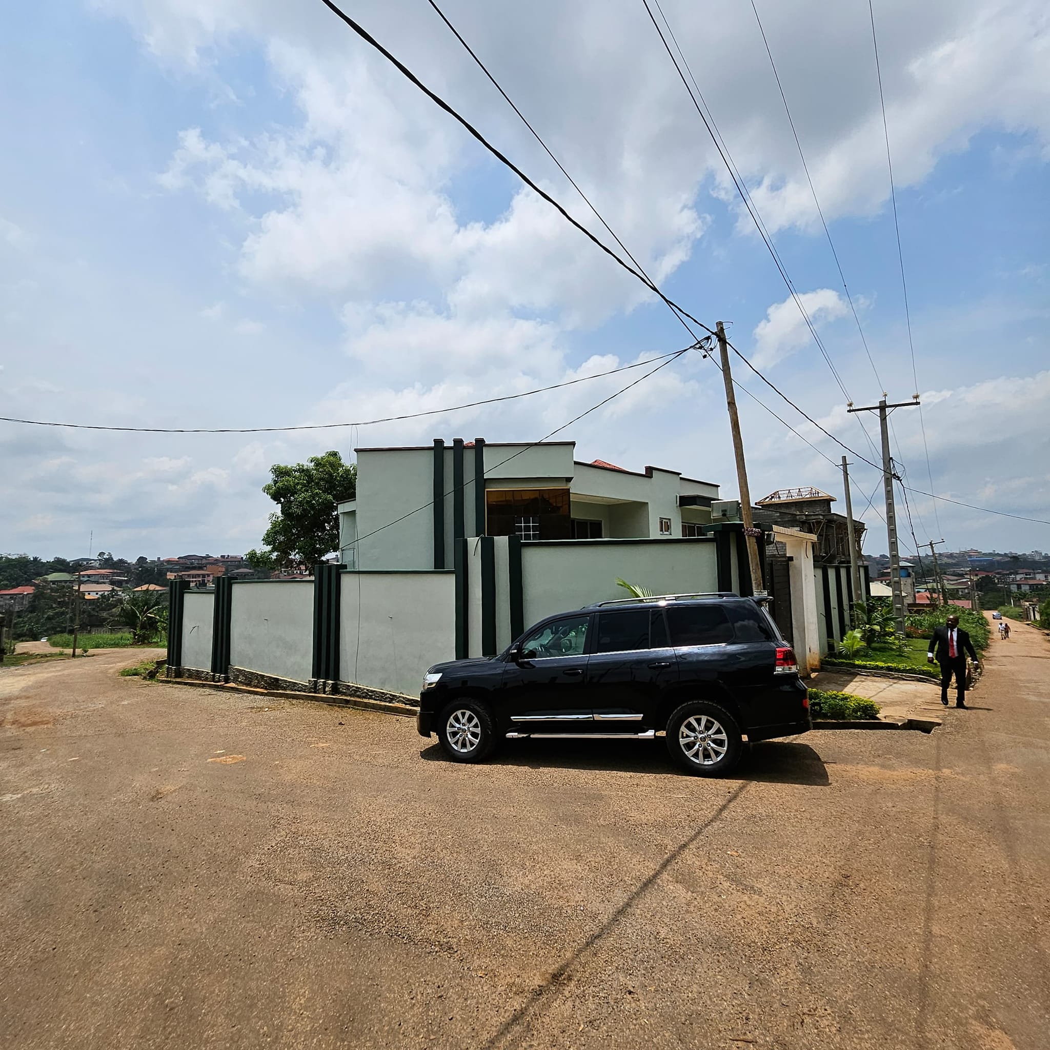 Maison (Duplex) à vendre - Yaoundé, Odza, fecafoot - 3 salon(s), 4 chambre(s), 5 salle(s) de bains - 250 000 000 FCFA