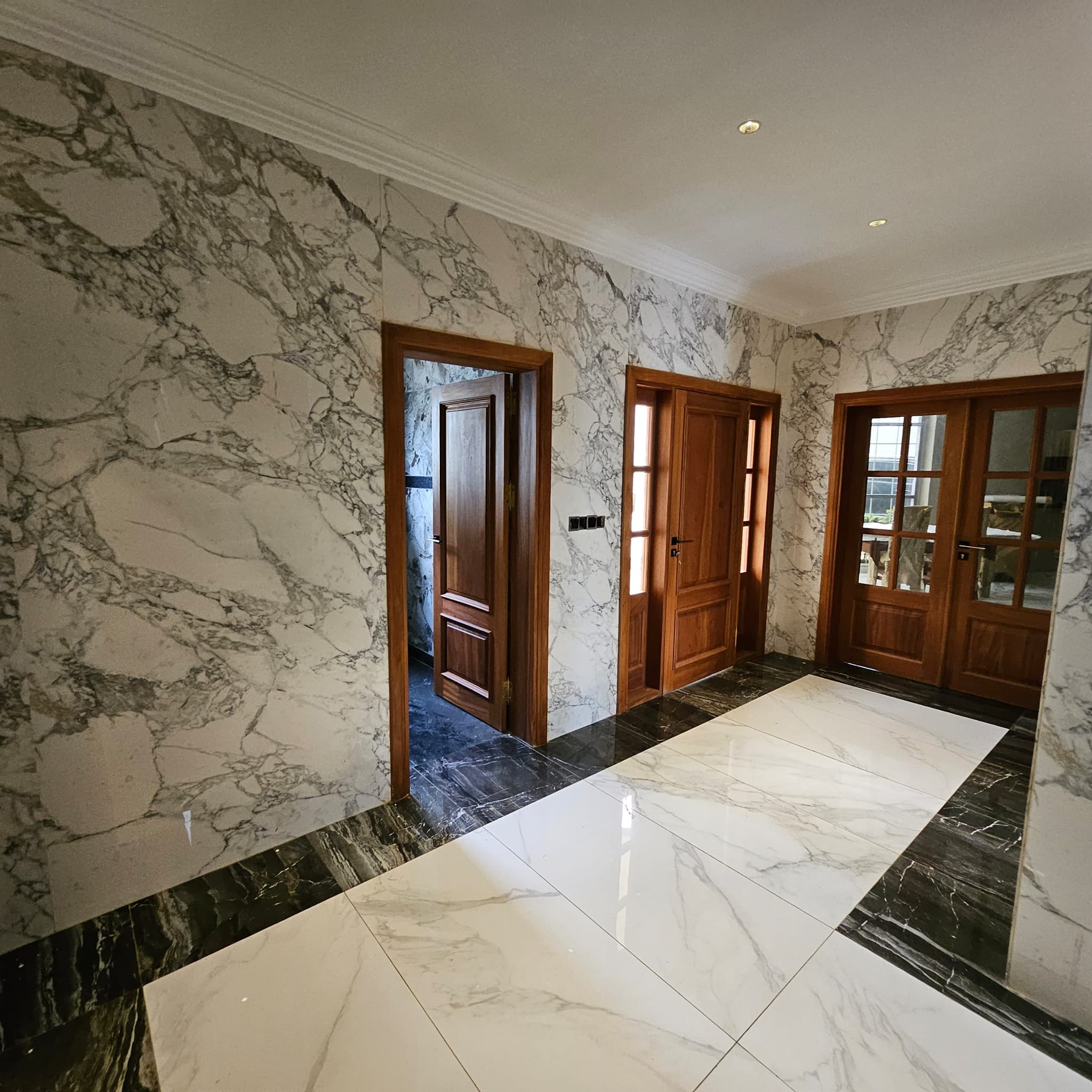 Maison (Duplex) à vendre - Yaoundé, Odza, fecafoot - 3 salon(s), 4 chambre(s), 5 salle(s) de bains - 250 000 000 FCFA