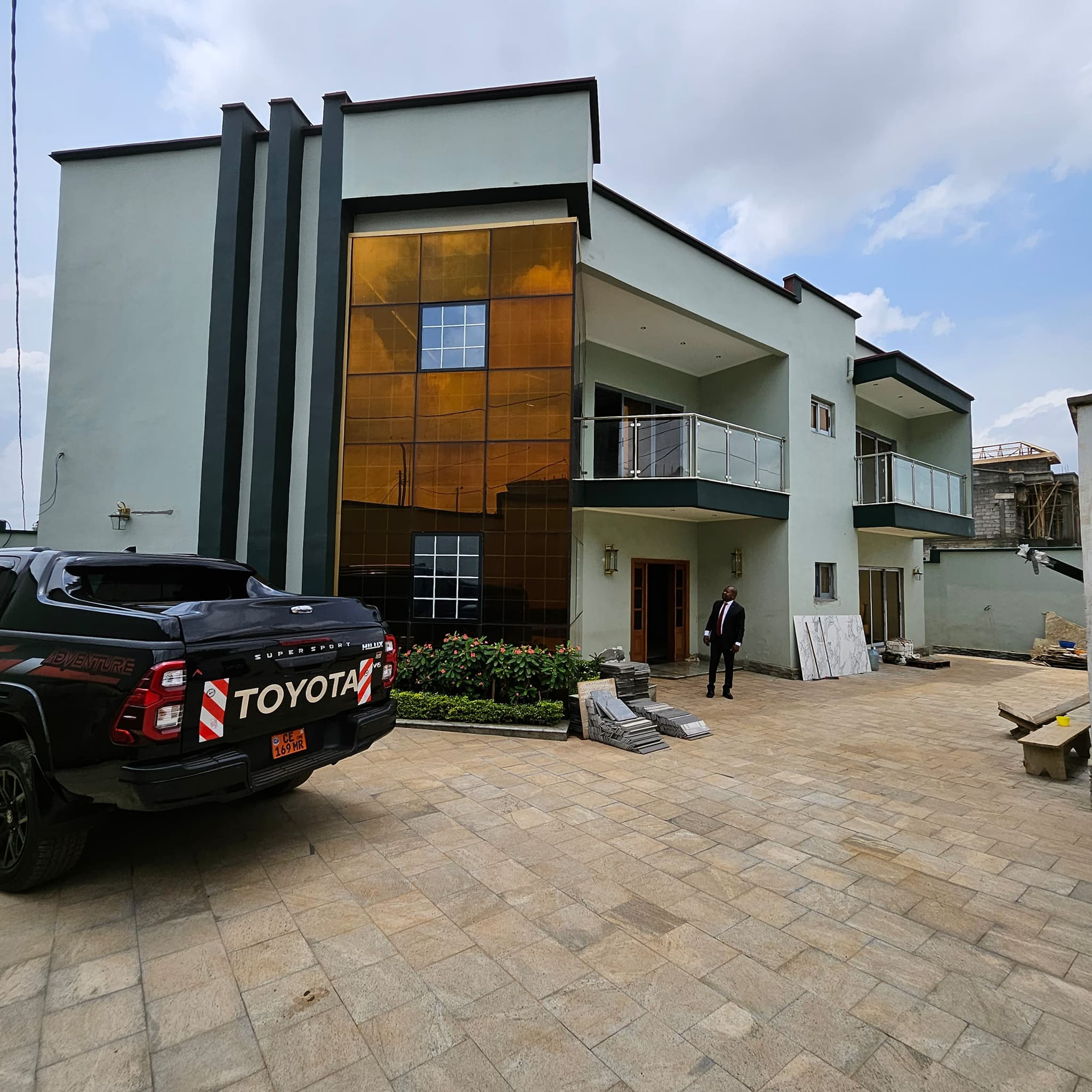 Maison (Duplex) à vendre - Yaoundé, Odza, fecafoot - 3 salon(s), 4 chambre(s), 5 salle(s) de bains - 250 000 000 FCFA