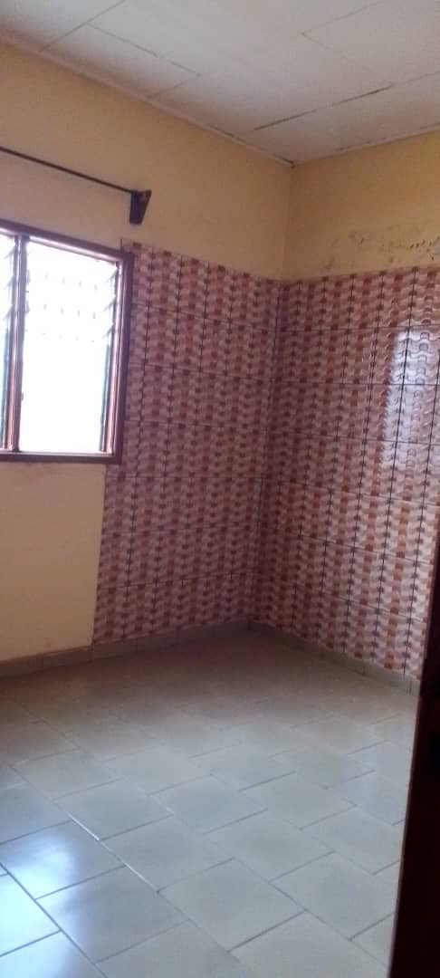 Maison (Villa) à vendre - Yaoundé, Eleveur, eleveur - 2 salon(s), 6 chambre(s), 5 salle(s) de bains - 70 000 000 FCFA