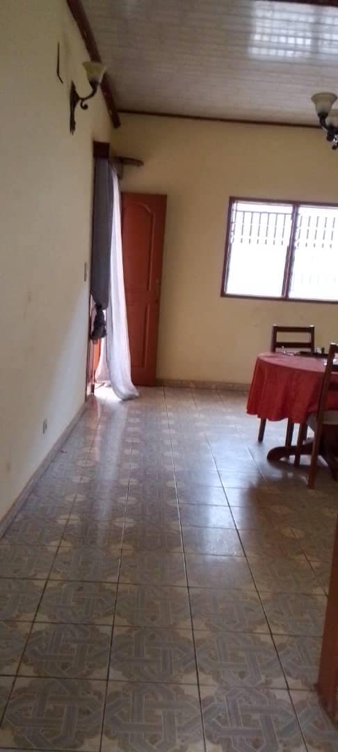 Maison (Villa) à vendre - Yaoundé, Eleveur, eleveur - 2 salon(s), 6 chambre(s), 5 salle(s) de bains - 70 000 000 FCFA