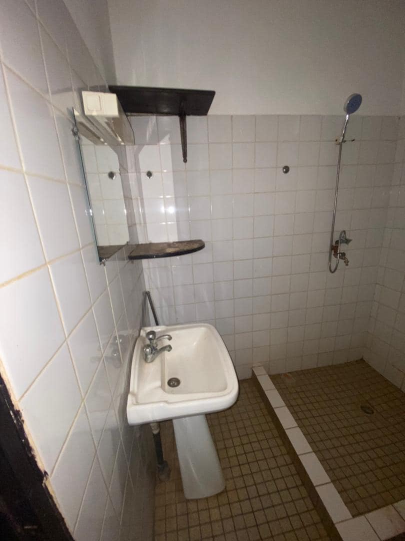 Maison (Villa) à vendre - Yaoundé, Eleveur, eleveur - 2 salon(s), 6 chambre(s), 5 salle(s) de bains - 70 000 000 FCFA