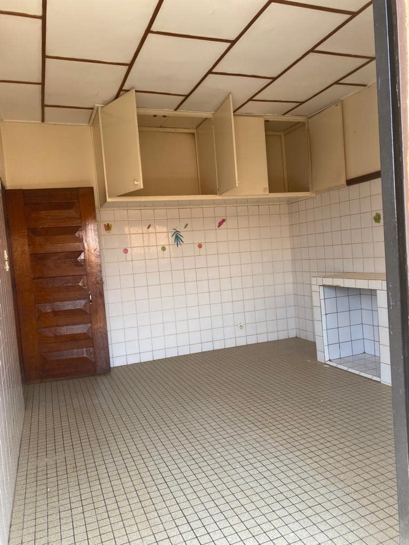 Maison (Villa) à vendre - Yaoundé, Eleveur, eleveur - 2 salon(s), 6 chambre(s), 5 salle(s) de bains - 70 000 000 FCFA