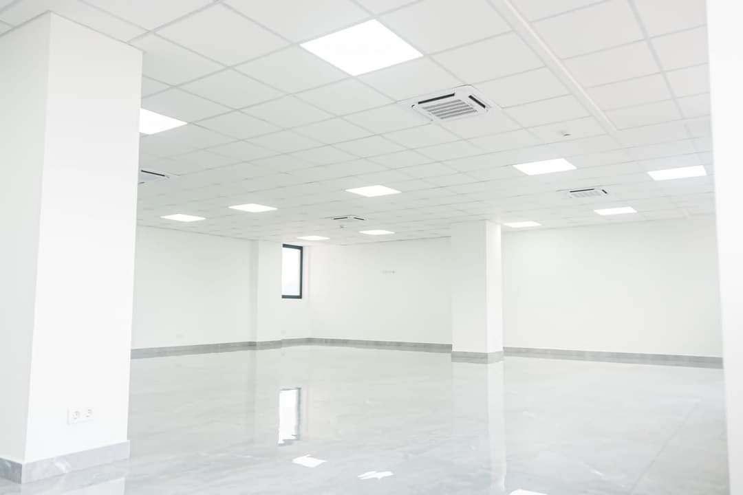 Office to rent at Yaoundé, Bastos, Bastos centre ( OPEN SPACE) - 187 m2 - 15 000 FCFA